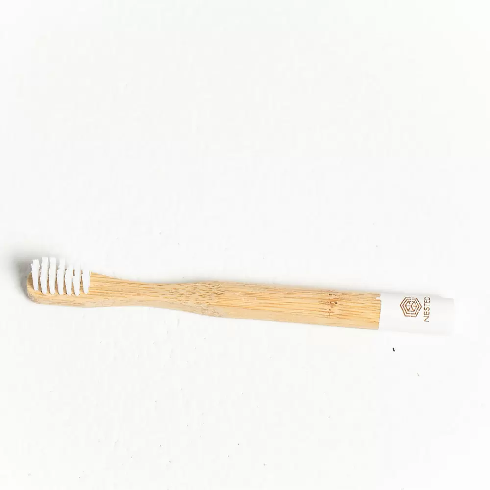 Bambusowa szczoteczka do zębów dla dorosłych - biała | Nested