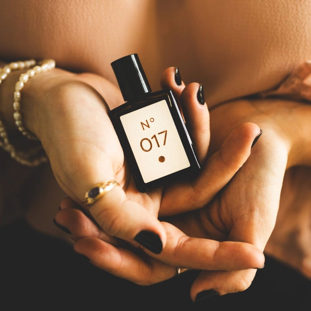 Perfumy w olejku No. 017 - Różowy pieprz, Mandarynka, Drzewo kaszmirowe | Bydgoska Wytwórnia Mydła