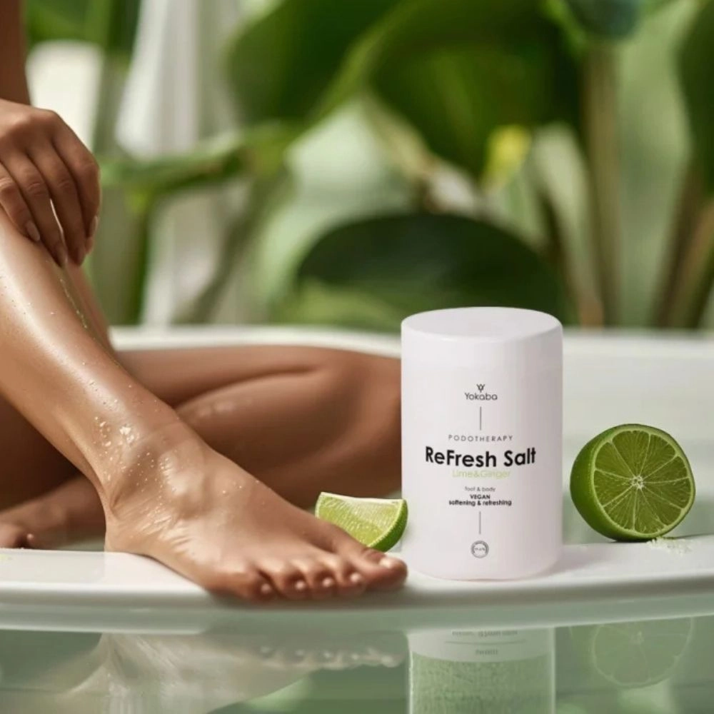 Sól do stóp i kąpieli zmiękczająco odświeżająca Lime & Ginger ReFresh Salt | Yokaba