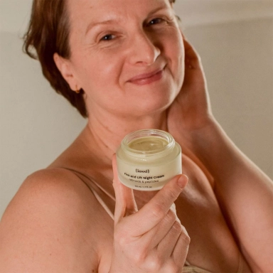 Krem liftingująco - ujędrniający z retinolem i peptydem | iossi