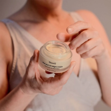 Krem liftingująco - ujędrniający z retinolem i peptydem | iossi