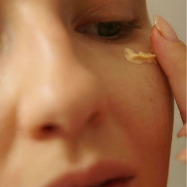 Krem rozświetlający pod oczy z koenzymem Q10 i kofeiną | Manilu